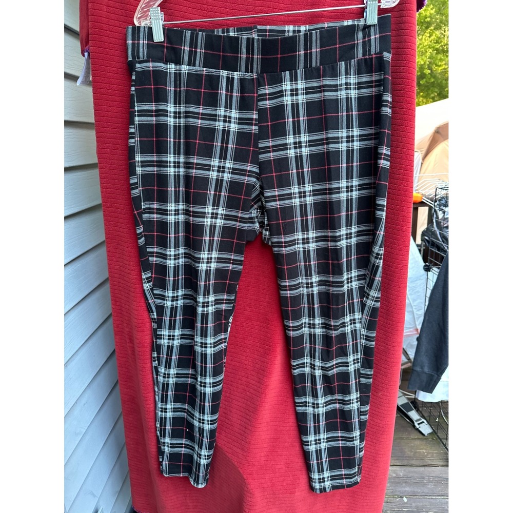 Torrid Leggings Black Red White Plaid Tartan Stretch Plus Size 4 Casual Punk